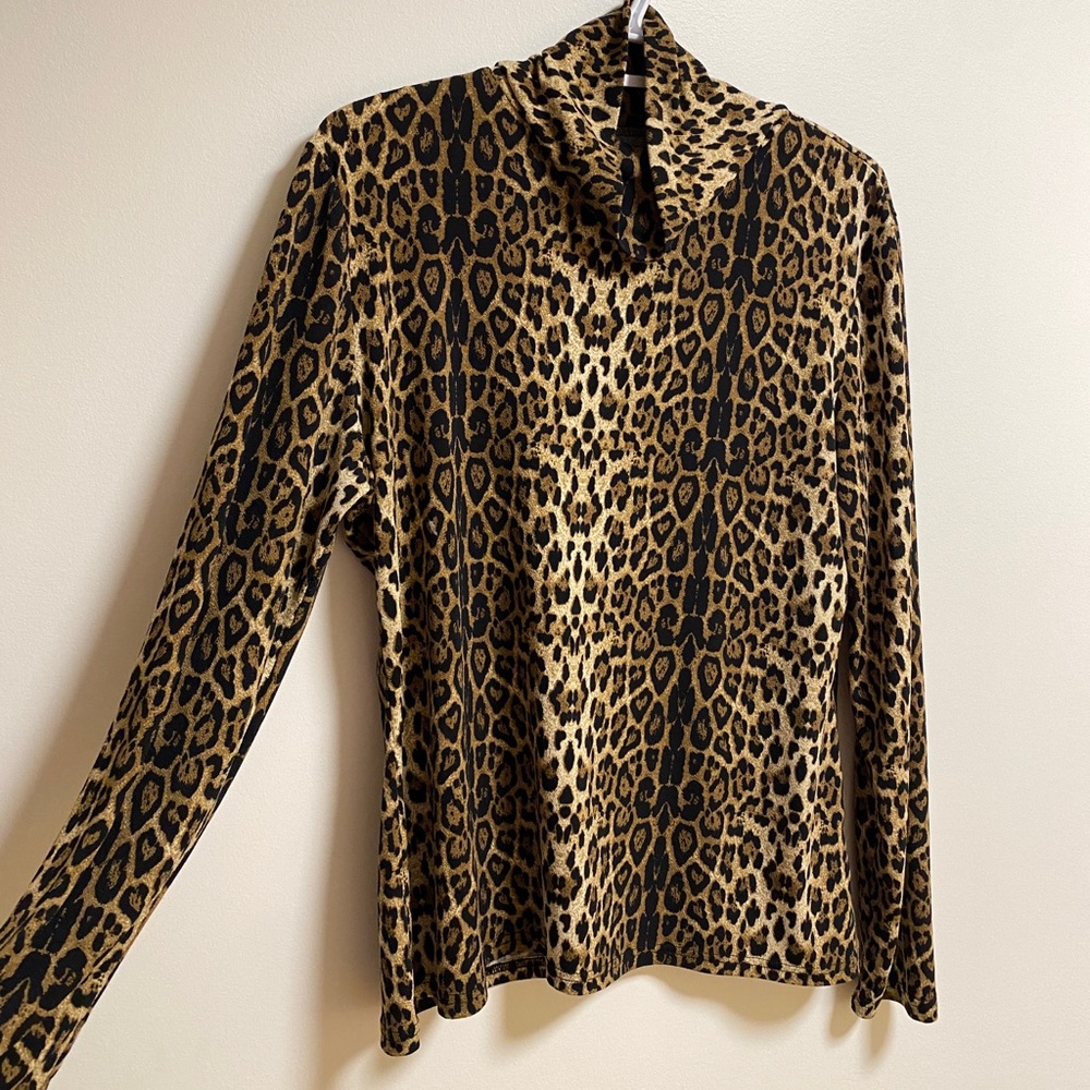 Buffalo leopard print turtle neck 🐆